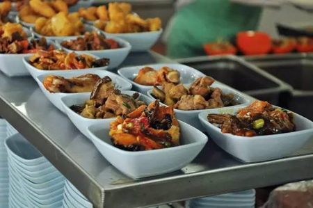 盤餐還是自助餐？這樣的食堂你喜歡嗎？